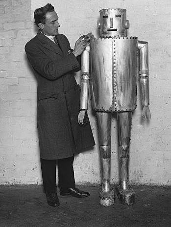 The Earliest Designs of Industrial Robots