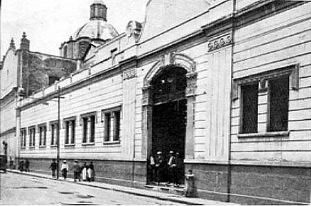 La transformación de la Casa en escuela normal tampoco dio los frutos esperados.
