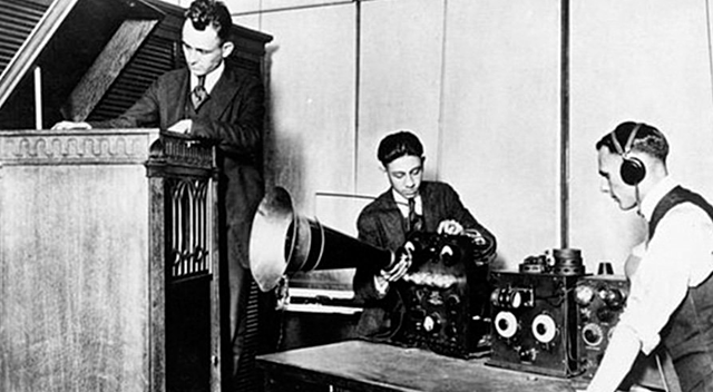 Primera transmisión radiofónica