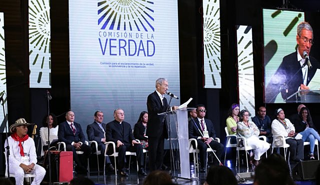 La creación de una Comisión para el Esclarecimiento de la Verdad