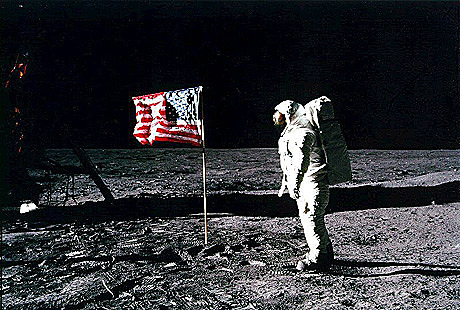 Llegada de E.U.A. a la Luna/ Comienza la globalización