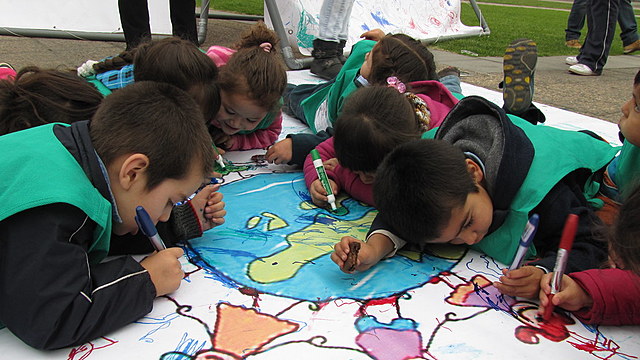 Sentencia No. T-429/92 DERECHO A LA EDUCACION/SERVICIOS PUBLICOS/DERECHOS DEL NIÑO