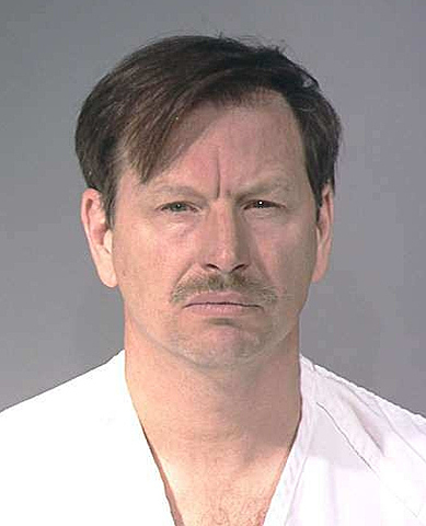 Gary Ridgway "Green River Killer"                                                        Photo: https://upload.wikimedia.org/wikipedia/commons/5/5c/Gary_Ridgway_Mugshot_11302001.jpg