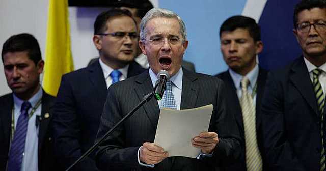 Uribe inicia proceso de Paz con los paramilitares