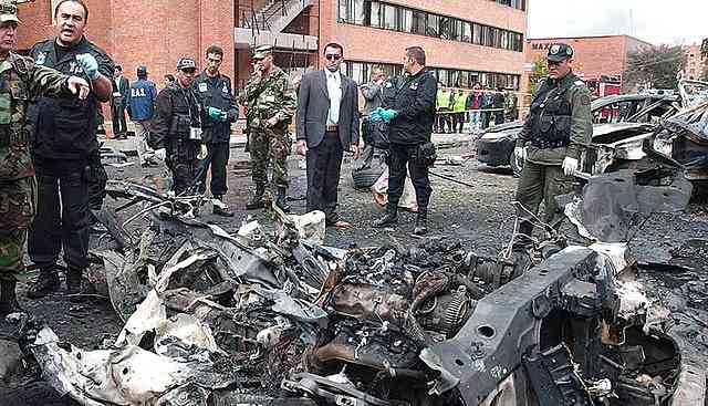 Carro bomba en la Escuela Superior de Guerra