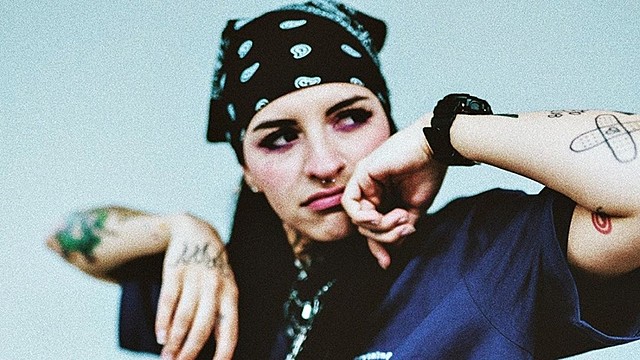 Saca su primer álbum