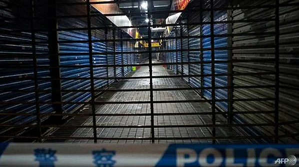 Huanan Seafood Wholesale Market closes.