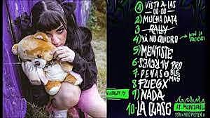 Saco su segundo álbum llamado "Error 93 " y el video de "Visto a la 00"