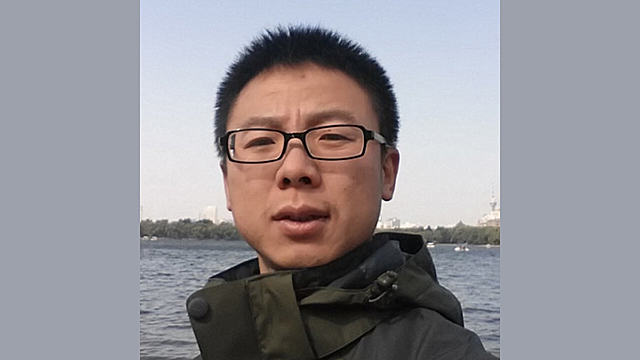 Dr. Li Wenliang tells his WeChat friends group about SARS-like virus.