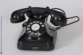 Teléfono de disco realizado por Standard eléctrica