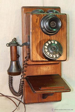 Teléfono español de pared de madera