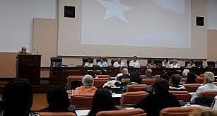 Debate con respecto a la medicina alternativa