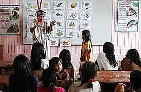 Escuelas bilingües de la Federación de comunas “Unión de Nativos de la Amazonía Ecuatoriana (FCUNAE)