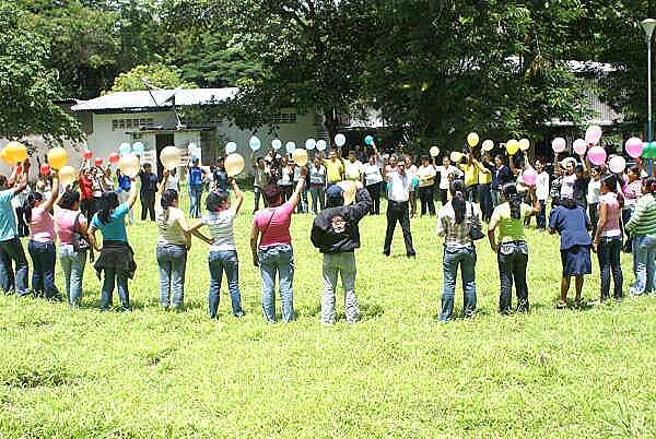 Programa de Formación de Promotores de Salud, y  los comités de salud