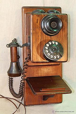 Teléfono de pared de madera