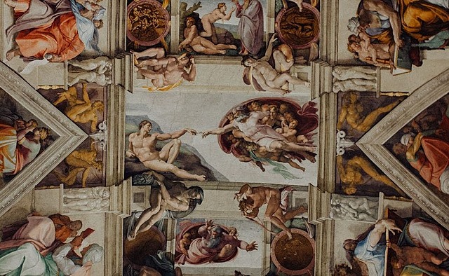 Miguel Ángel comienza a pintar el techo de la Capilla Sixtina