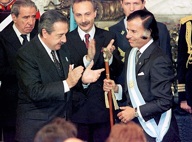 Menem asume como presidente