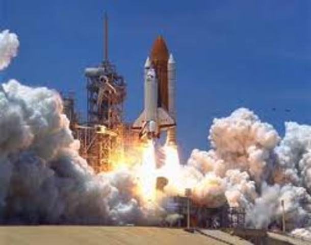 Space Shuttle Discovery launches the Ulysses spacecraft