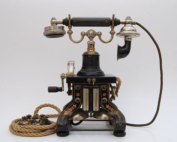 Teléfono Ericsson (Skeleton/Torre Eiffel)