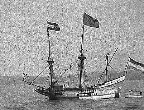 Henry Hudson sails up Hudson River