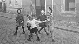 Timeline: Concepto de infancia y adolescencia a través de la historia