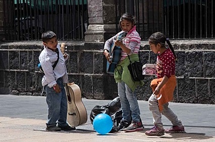 EL PRINCIPIO DE SIMETRÍA DE BRUNO LATOUR (1996, 2005, 2006) APLICADO A LA COMPRENSIÓN DE LA INFANCIA CONTEMPORÁNEA