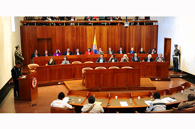 Sentencia de la Corte Constitucional T-025 de 2004