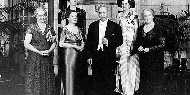 Emily Murphy and The Famous Five (+2)