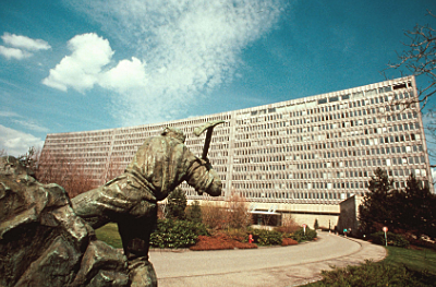 Empieza a funcionar la Organización Internacional del Trabajo (OIT)