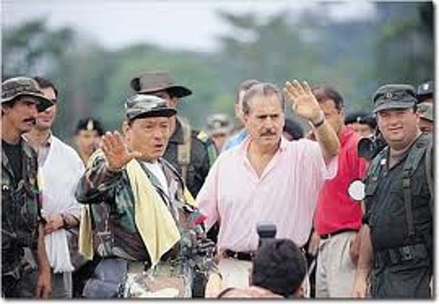 el presidente Pastrana rompe el diálogo de paz con la FARC