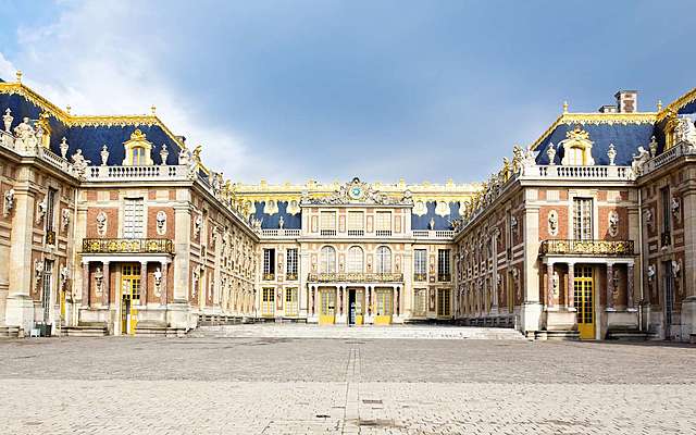 La Cour de France s'intalle à Versailles