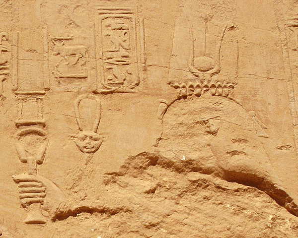 Cleopatra I se casa con Tolomeo V