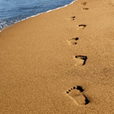 Timeline: TRAS LOS PASOS DE LA INFANCIA Y LA ADOLESCENCIA