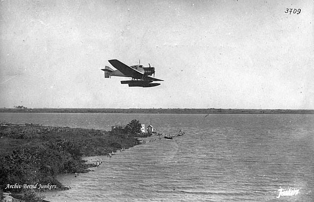 Servicio regular de transporte de correo aéreo