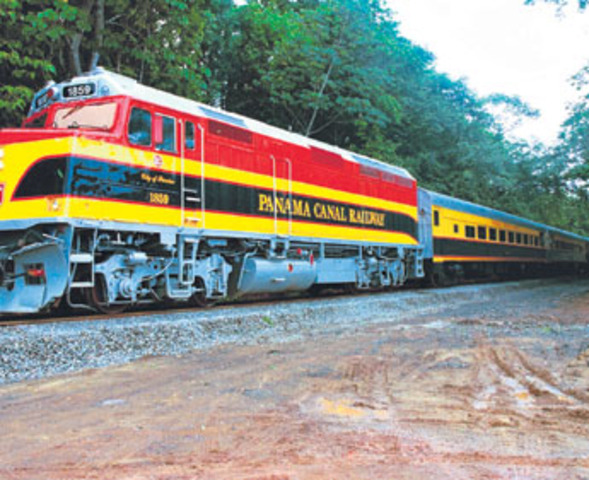 Se termina el ferrocarril de Panamá