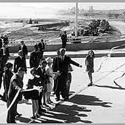 Timeline: Crisis y descentralización educativa