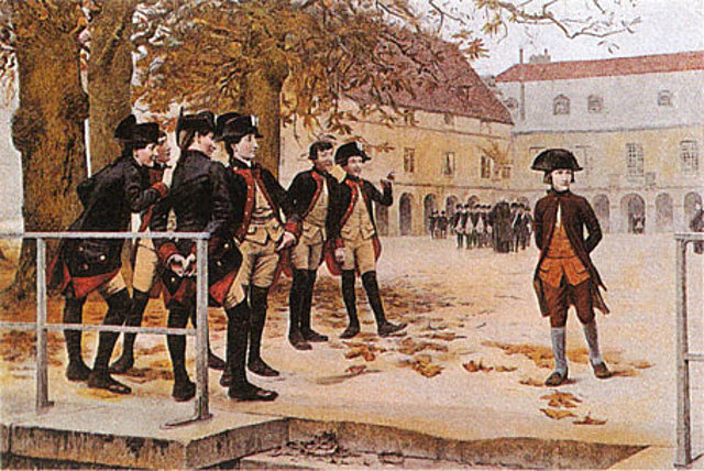 Culmina sus estudios en la Escuela Militar de París