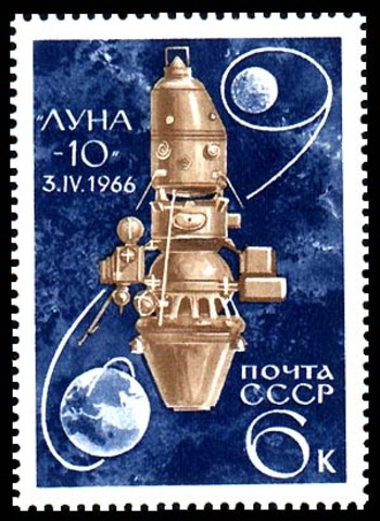 Första omloppsbanan runt månen