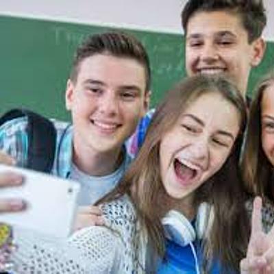 Timeline: LA HISTORIA DEL INTERNET y LAS REDESSOCIALES