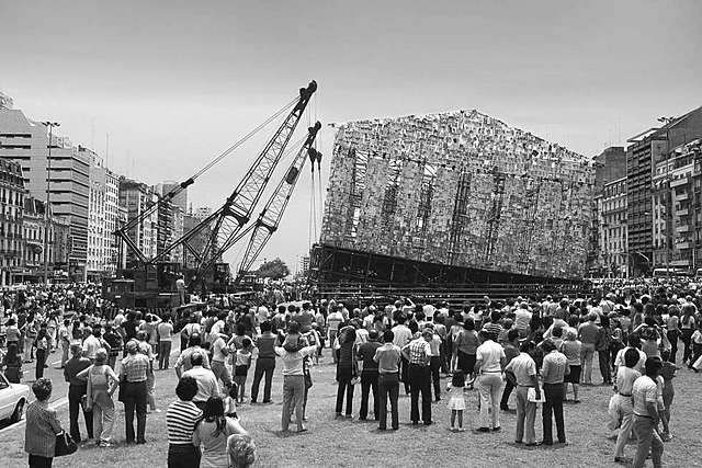 Documenta 14  Dirección artística: Adam Szymczyk  Artistas: 163