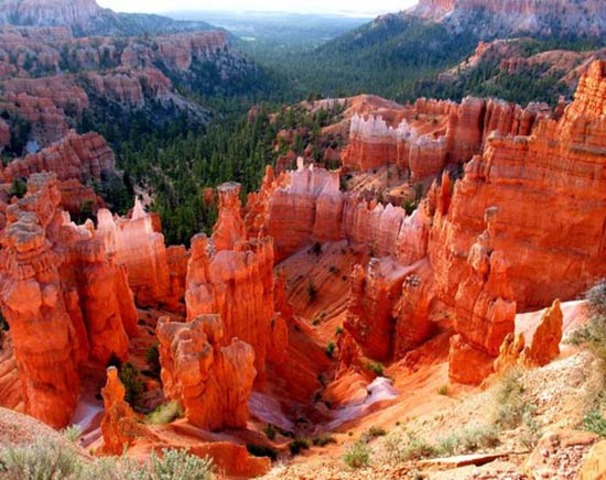 Bryce Canyon National Park is established
