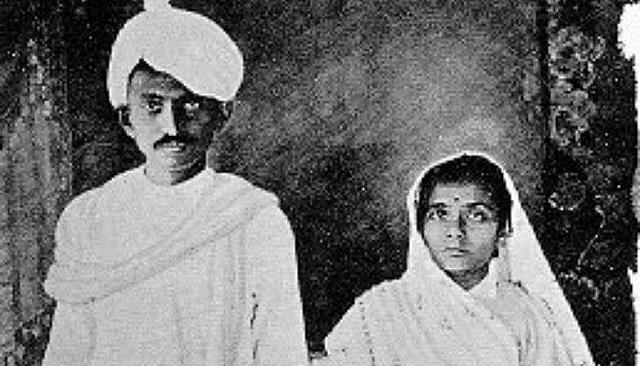 Gandhi y su esposa bajo arresto