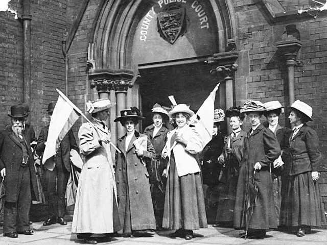 Women are granted suffrage in the majority of provinces