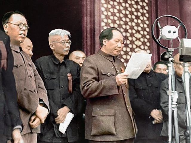 Se declara la República Popular China