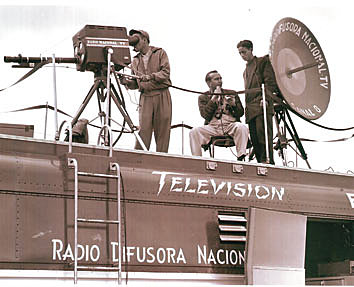 FORMACIÓN A DISTANCIA A TRAVÉS DE LA TELEVISIÓN