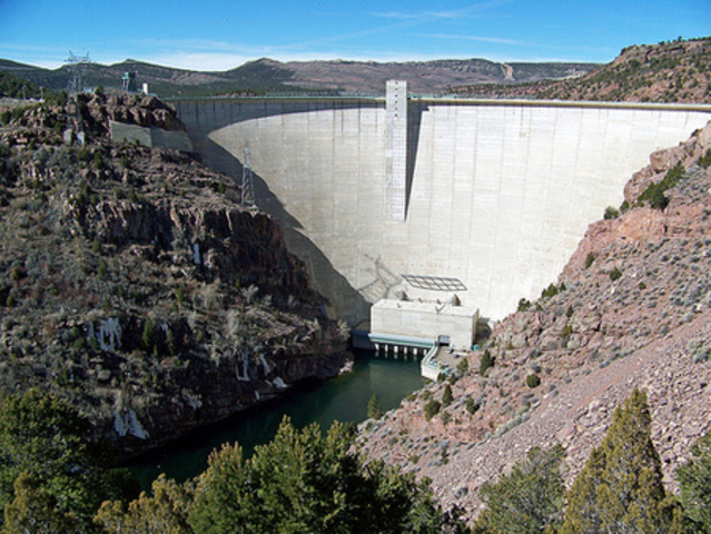 Flamng gorge dam completed