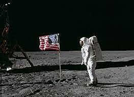 : Los americanos mandaron al primer hombre a la luna en la expedición Apolo 11