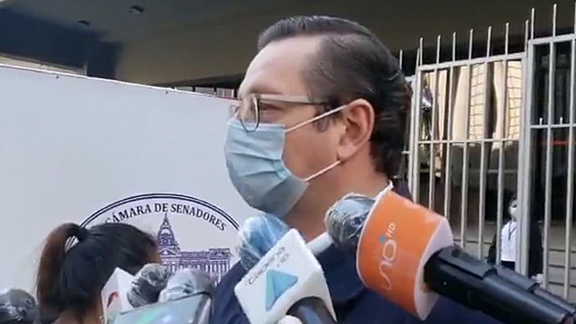 El ministro de Economía, Óscar Ortiz, está en terapia intensiva