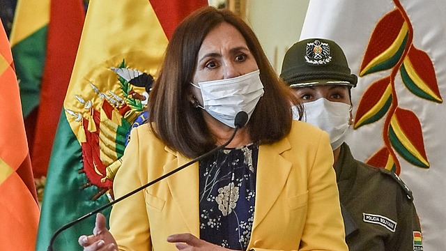 Longaric: Bolivia está entre los primeros países que recibirá la vacuna de Oxford contra el Covid