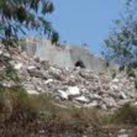 En 1987, por procesos de inestabilidad, se afectan 150 viviendas.